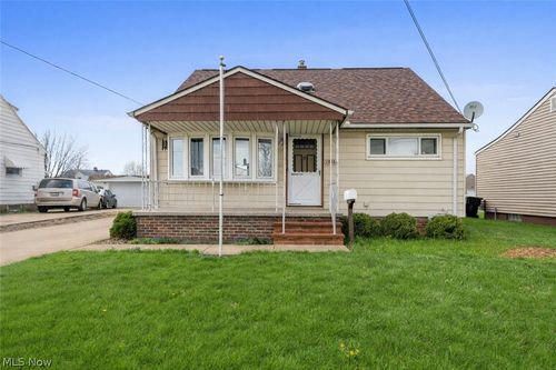 15268 Muskingum Blvd, Brook Park, OH, 44142-2322 | Card Image