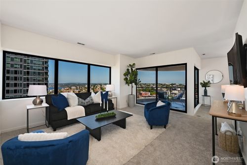 apt-17a-1301 Spring St, Seattle, WA, 98104-1352 | Card Image