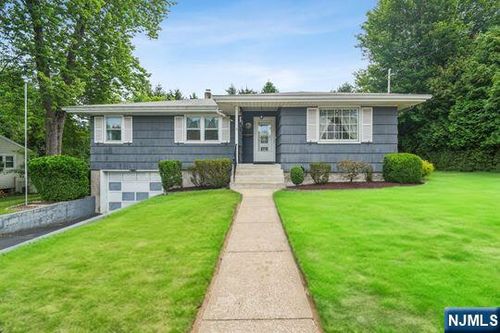 3 Lakeview Dr, Waldwick, NJ, 07463-1306 | Card Image