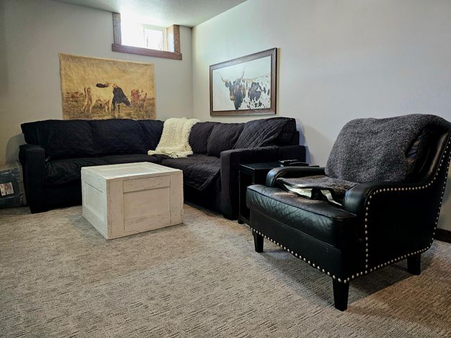 Family Room | Image 27