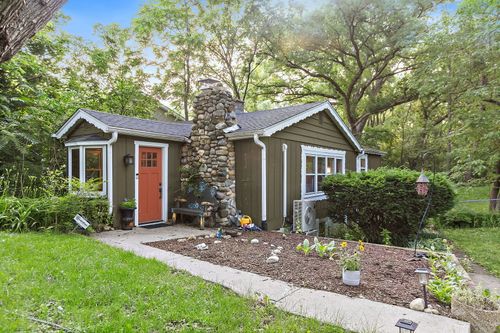 5806 Wonder Woods Dr, Wonder Lake, IL, 60097-8934 | Card Image