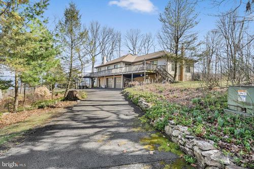 418 Mountainside Rd, TEMPLE, PA, 19560-1330 | Card Image