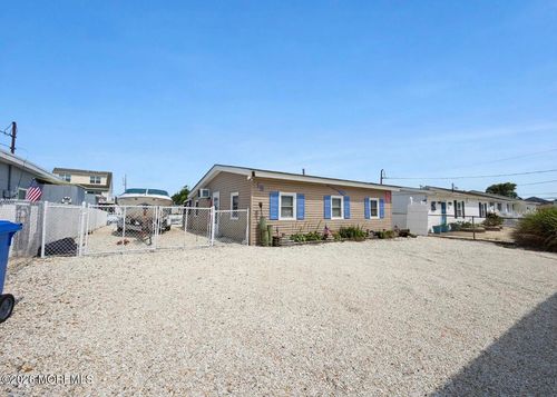 15 Beverly Ln, MANAHAWKIN, NJ, 08050-3702 | Card Image