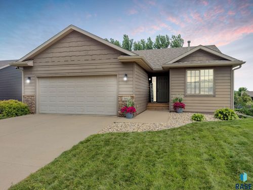 5817 W Bream Ct, Sioux Falls, SD, 57107-0921 | Card Image