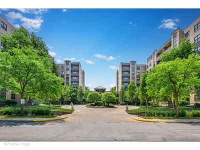 702 - 4545 W Touhy Avenue, Condo with 3 bedrooms, 2 bathrooms and 2 parking in Lincolnwood IL | Image 2