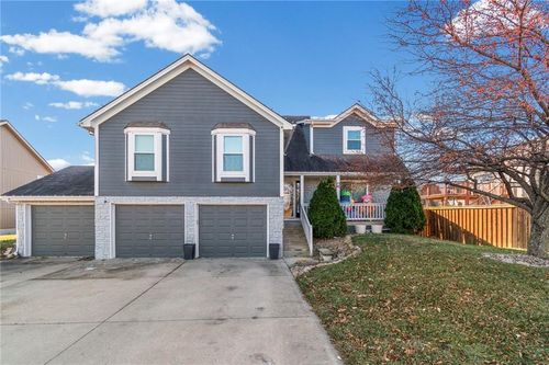 951 Nw Long Dr, Grain Valley, MO, 64029-7331 | Card Image