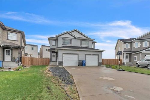 271 Castlebury Meadows Dr, Winnipeg, MB, R2R0T1 | Card Image