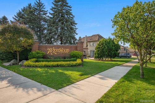 52260 Watkins Glen Dr, Macomb, MI, 48042-6027 | Card Image