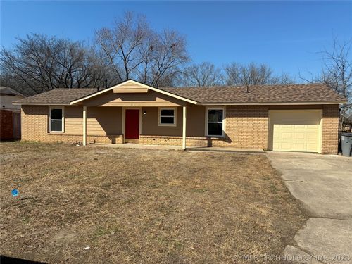 519 Park St, Wagoner, OK, 74467-3512 | Card Image