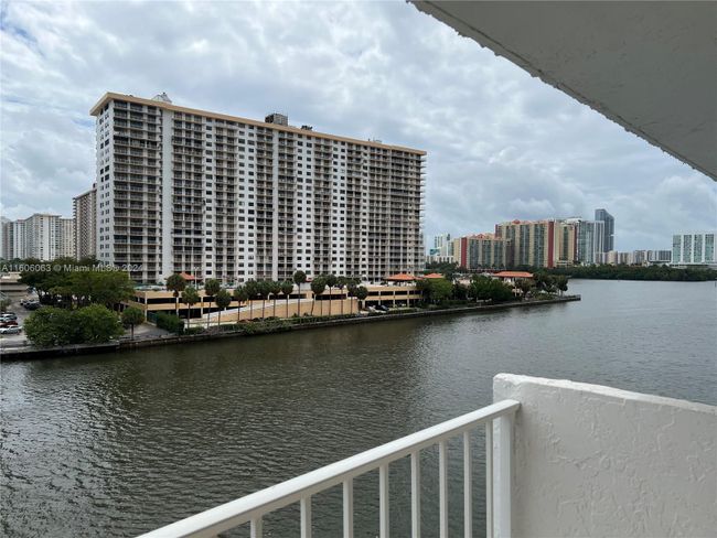 APT-604 - 4000 Ne 170 Th St, Condo with 2 bedrooms, 2 bathrooms and null parking in North Miami Beach FL | Image 7
