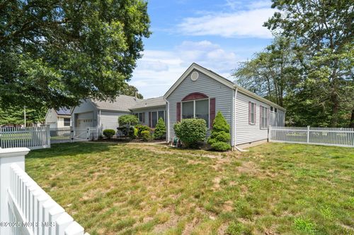101 Foxwood Ln, Forked River, NJ, 08731-2905 | Card Image