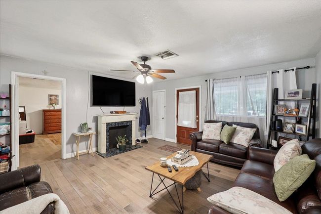731 Meneley Rd, House other with 4 bedrooms, 2 bathrooms and null parking in Winnie TX | Image 4