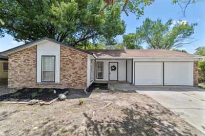 221 Domingo Drive, House other with 3 bedrooms, 2 bathrooms and null parking in Grand Prairie TX | Image 2