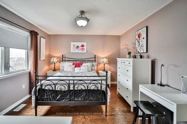 950 Taggart Cres, House other with 3 bedrooms, 3 bathrooms and 2 parking in Oshawa ON | Image 9
