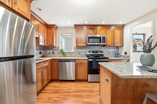 77 Swan St, Everett, MA, 02149-1305 | Card Image