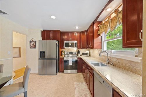 550 Saw Mill River Rd, Millwood, NY, 10546-1019 | Card Image