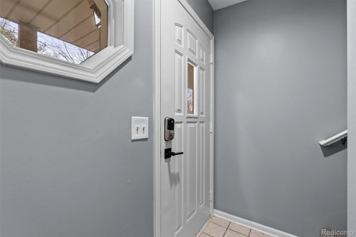 35857 Hunter Ave, Westland, MI, 48185-6669 | Card Image