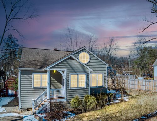 21 Closter Rd, Palisades, NY, 10964-1527 | Card Image