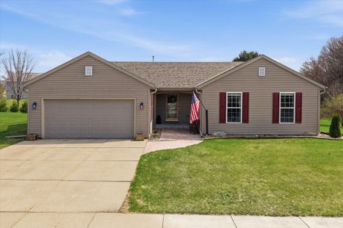 1879 Kissel Dr, Hartford, WI, 53027-8303 | Card Image