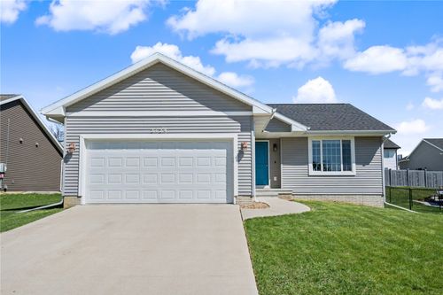 2124 Shady Grove Rd Sw, Cedar Rapids, IA, 52404-1573 | Card Image