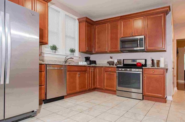 2 - 2213 W Addison St, Condo with 3 bedrooms, 1 bathrooms and 2 parking in Chicago IL | Image 8