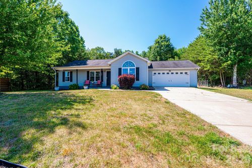 205 Winding Cedar Dr, Statesville, NC, 28677-8451 | Card Image