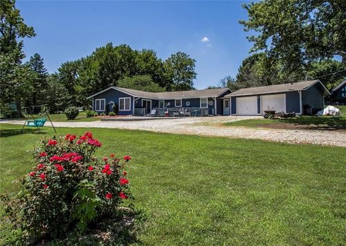 2380 Neill Pkwy, Vassar, KS, 66543-9121 | Card Image