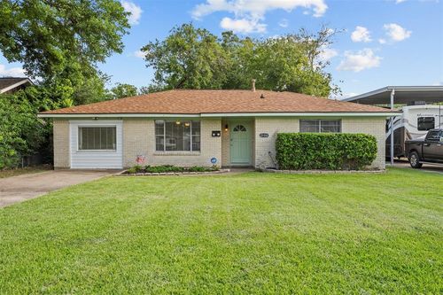 2124 5th Ave N, Texas City, TX, 77590-7108 | Card Image