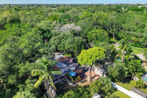 1760 Ne 144th St, Miami, FL, 33181-1338 | Card Image