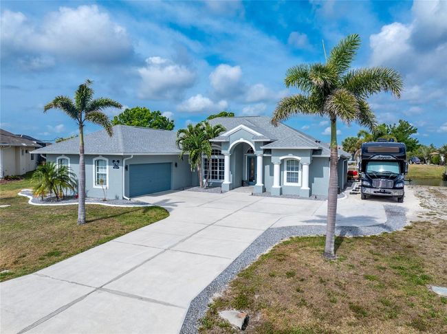 15674 Applewhite Cir, House other with 3 bedrooms, 3 bathrooms and null parking in Port Charlotte FL | Image 14