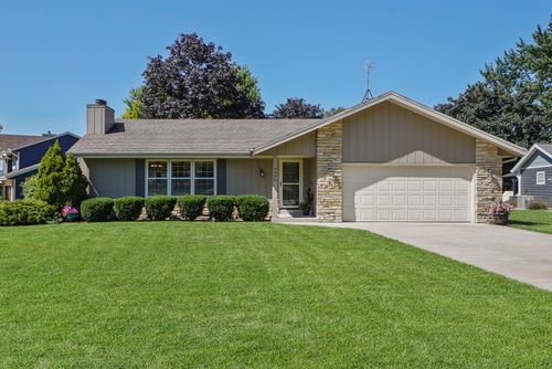 4495 S Church Dr, New Berlin, WI, 53151-6617 | Card Image