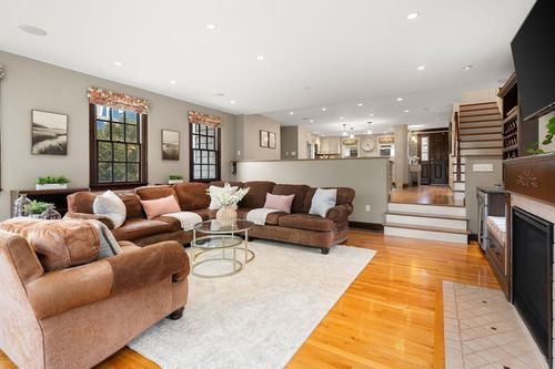 147 Charlton Street, Arlington, MA, 02174 | Card Image