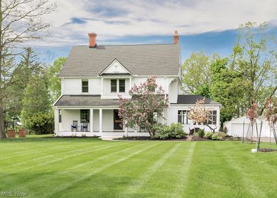 Front view of property with covered porch and a lawn | Image 1