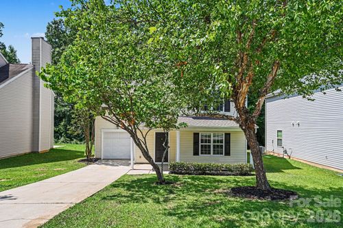8621 Berrybrook Ln, Charlotte, NC, 28269-1690 | Card Image