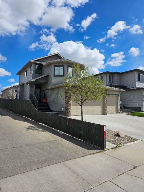 327 Mildred Dobbs Blvd N, Lethbridge, AB, T1H6G7 | Card Image