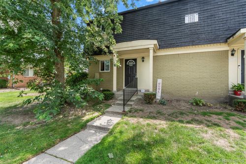 1940 Orchard Crest St, Shelby Township, MI, 48317-4526 | Card Image