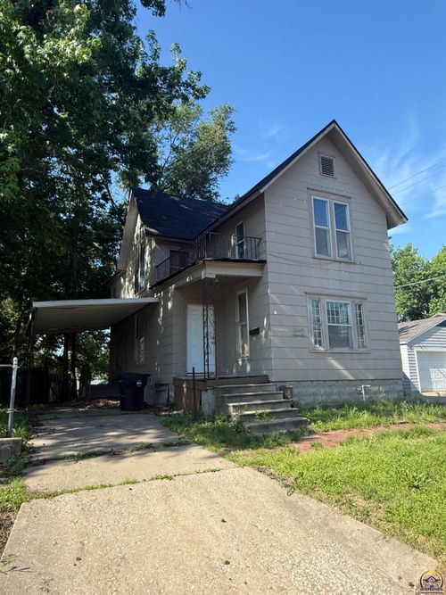 911 Sw 3rd St, Topeka, KS, 66606 | Card Image