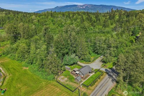21199 Grip Rd, Sedro Woolley, WA, 98284-8215 | Card Image