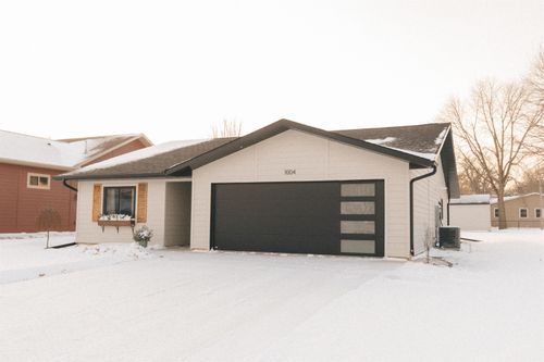 1004 Clayton St, Lake Park, IA, 51347-1034 | Card Image