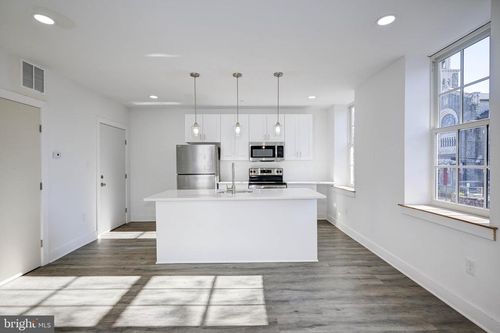 apt-3-211 E Union St, BURLINGTON, NJ, 08016-1725 | Card Image