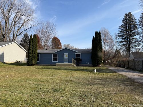 2218 Disch St, Flushing, MI, 48433-2520 | Card Image