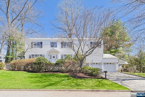 412 Eric Ln, Northvale, NJ, 07647-1110 | Card Image