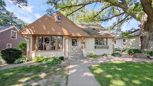 1913 Malvern St, Lauderdale, MN, 55113-5131 | Card Image