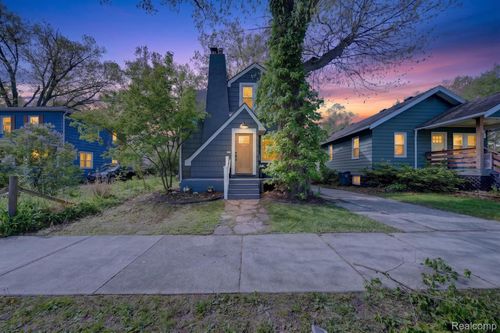 582 Drayton St, Ferndale, MI, 48220-1329 | Card Image