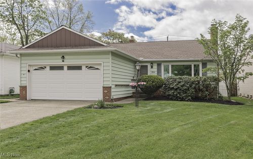 4804 Fairlawn Rd, Lyndhurst, OH, 44124-1121 | Card Image