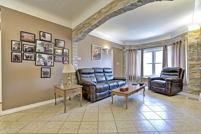 793 Tate Ave, House other with 2 bedrooms, 2 bathrooms and 6 parking in Hamilton ON | Image 8