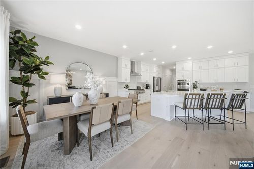 16 Melbourne Dr, Oakland, NJ, 07436-2671 | Card Image