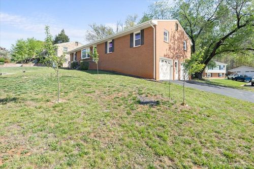 403 Ingal Blvd, Salem, VA, 24153-7916 | Card Image