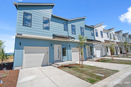1-10-2032 Sunset Drive, Medford, OR, 97501 | Card Image