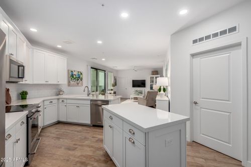 174-2511 W Queen Creek Rd, Chandler, AZ, 85248-0140 | Card Image